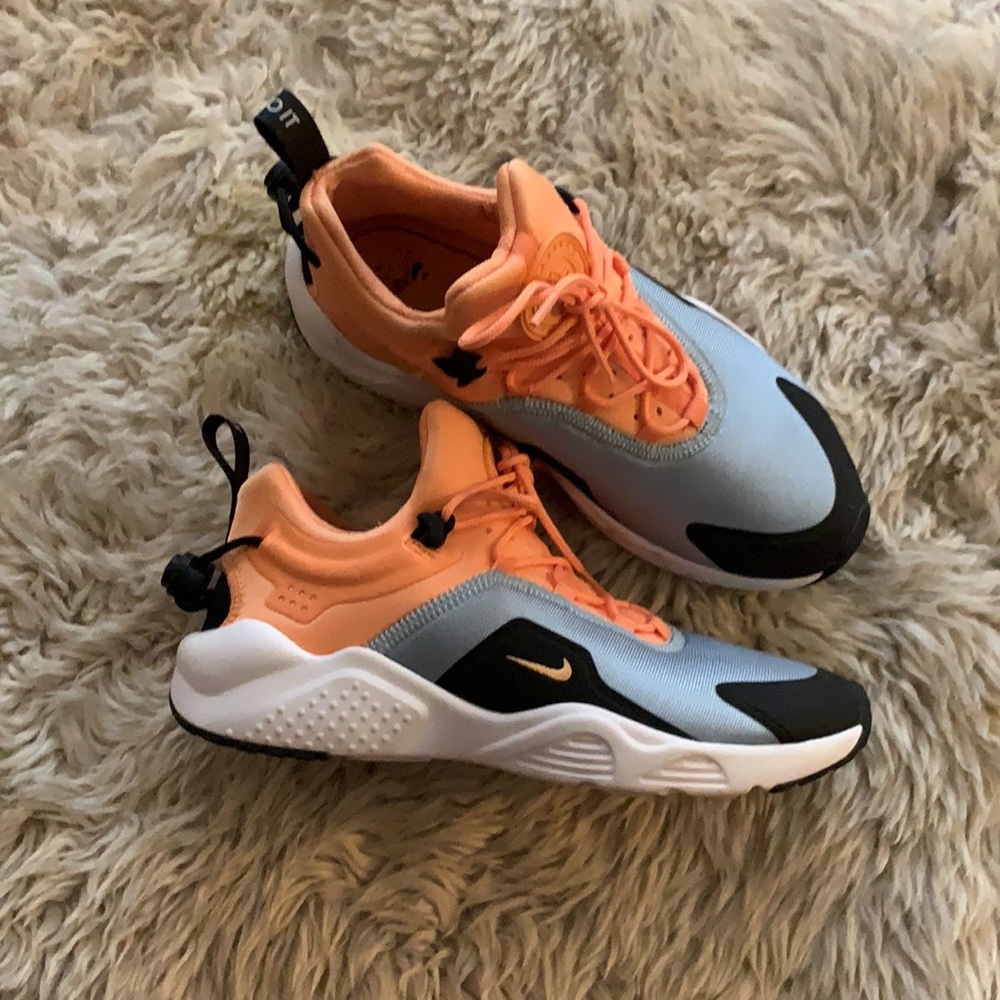 Nike Huarache Run Women's Orange Shoes Sneakers